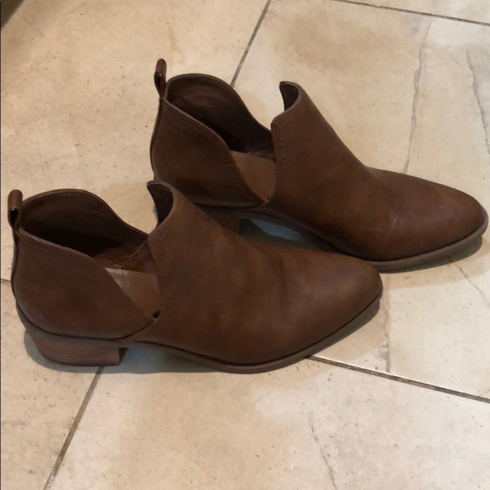 American Eagle low heel booties